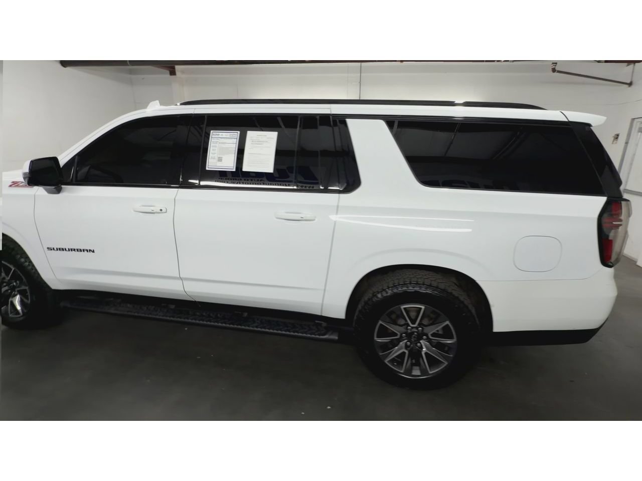 Certified 2024 Chevrolet Suburban Z71 w/ Luxury Package AWD/4WD image 6