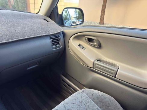 Used 2003 Chevrolet Tracker ZR2 image 35