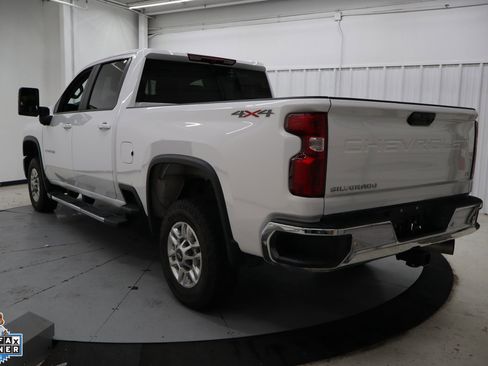 Used 2025 Chevrolet Silverado 2500 LT w/ Safety Package AWD/4WD image 4