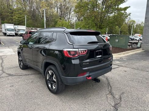Used 2018 Jeep Compass Trailhawk w/ Leather Interior Group AWD/4WD image 3