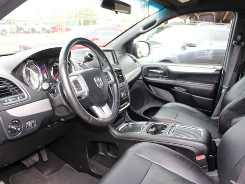 Used 2016 Dodge Grand Caravan R/T FWD image 12
