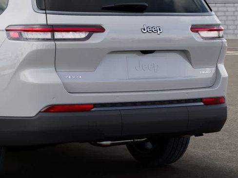 New 2026 Jeep Grand Cherokee L Limited w/ Limited Altitude Package image 13