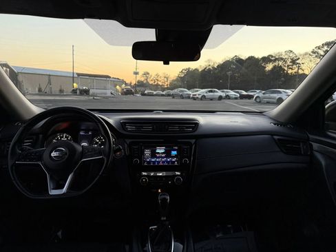 Used 2019 Nissan Rogue SV w/ Premium Package image 23
