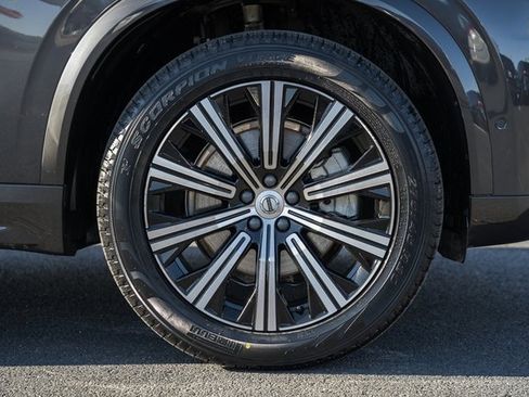 Certified 2023 Volvo XC90 B6 Plus image 18