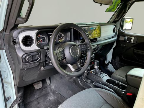 Used 2024 Jeep Wrangler Unlimited Sport AWD/4WD image 17