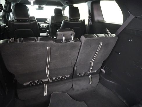 Used 2024 Chrysler Pacifica Select image 32