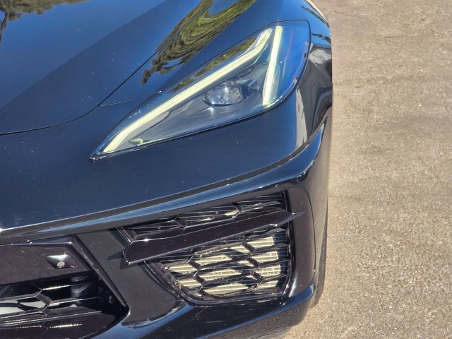 Used 2022 Chevrolet Corvette Stingray Premium Cpe w/ Z51 Performance Package RWD image 3