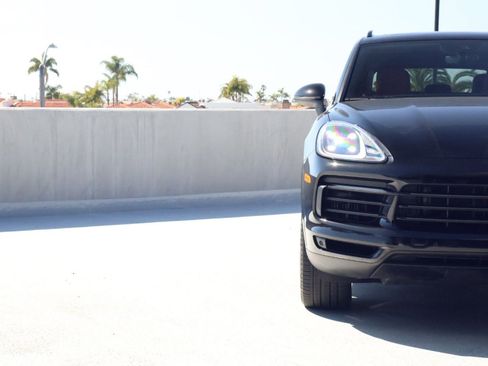 Certified 2023 Porsche Cayenne AWD/4WD image 11