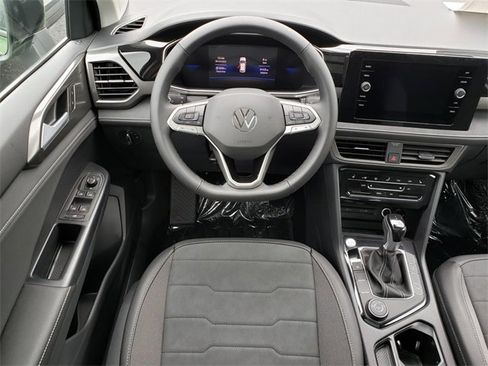 New 2025 Volkswagen Taos SE image 10