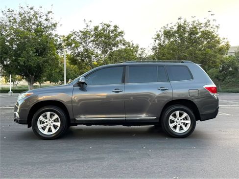Used 2013 Toyota Highlander SE FWD image 7
