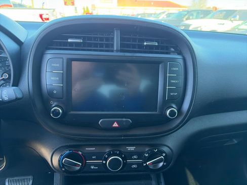 Used 2022 Kia Soul LX w/ Technology Package FWD image 11