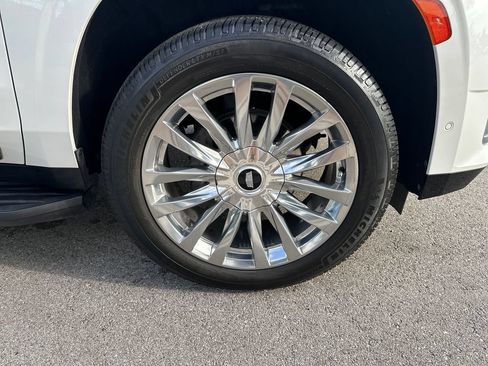 Used 2021 Cadillac Escalade Premium Luxury RWD image 18