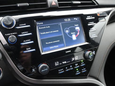 Used 2020 Toyota Camry LE FWD image 4