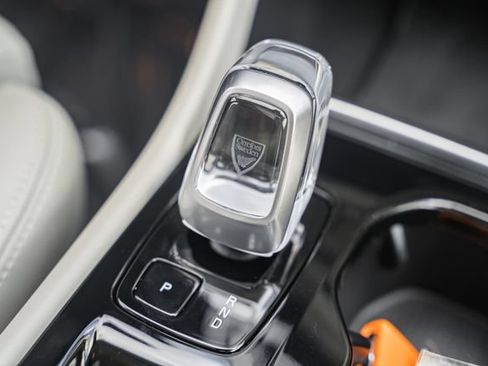 Certified 2023 Volvo XC40 B5 Ultimate w/ Protection Package Premier AWD/4WD image 27