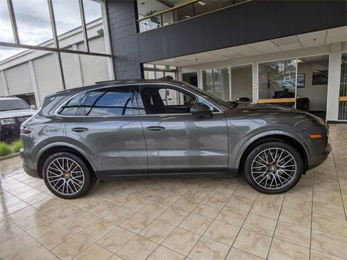 Used 2019 Porsche Cayenne S image 8