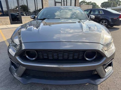 Used 2017 Ford Mustang GT RWD image 2