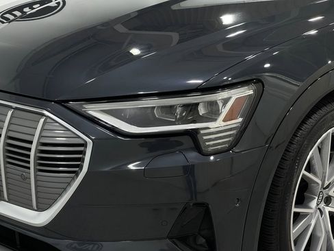 Used 2019 Audi e-tron Prestige w/ Prestige Package image 32