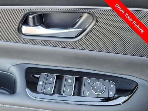 Used 2025 Nissan Murano SV FWD image 17