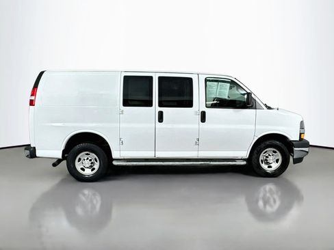 Used 2018 Chevrolet Express 2500 w/ Driver Convenience Package RWD image 5