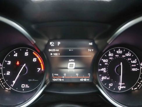 Used 2018 Alfa Romeo Stelvio AWD image 23