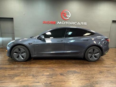 Used 2020 Tesla Model 3 Standard Range image 2