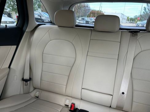 Used 2022 Mercedes-Benz GLC 300 image 11