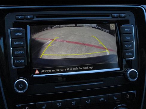 Used 2014 Volkswagen Passat TDI SEL Premium FWD image 19