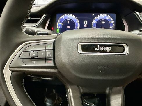 New 2025 Jeep Grand Cherokee L Limited w/ Black Appearance Package image 32