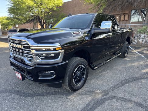 Used 2025 RAM 3500 Laramie AWD/4WD image 3