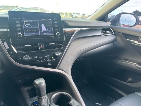 Used 2024 Toyota Camry SE image 14