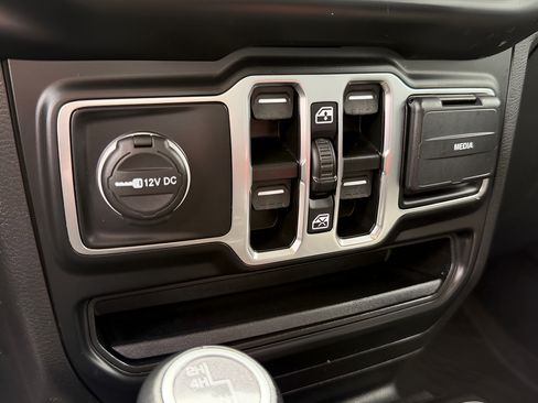 Used 2023 Jeep Gladiator Overland AWD/4WD image 28