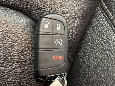 Used 2025 Jeep Compass Limited AWD/4WD image 38