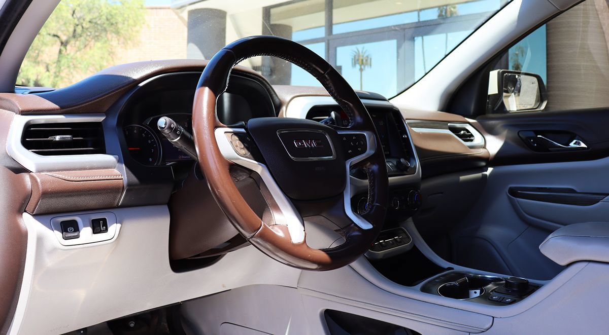 Used 2020 GMC Acadia SLT w/ LPO, Cargo Package FWD image 41