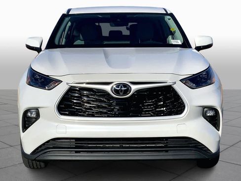 Certified 2025 Toyota Highlander LE image 4