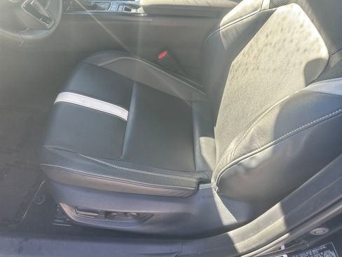 Used 2025 Toyota Camry SE image 4