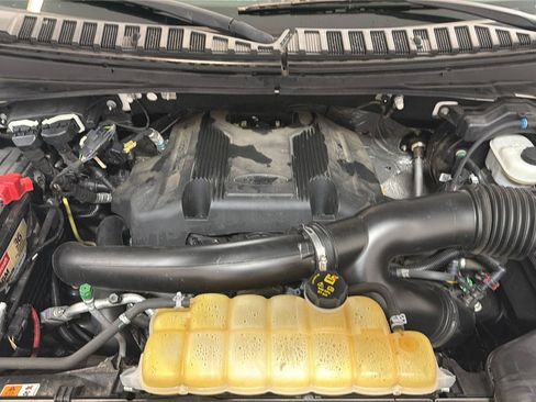 Used 2019 Ford Expedition Limited w/ Equipment Group 302A AWD/4WD image 9