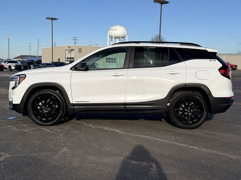 Used 2023 GMC Terrain SLE w/ Driver Convenience Package image 7