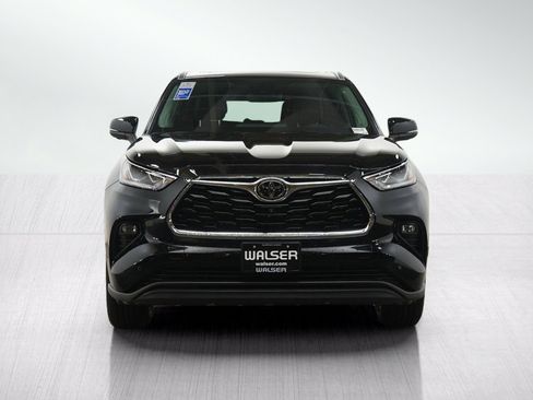 Used 2024 Toyota Highlander Limited AWD/4WD image 11