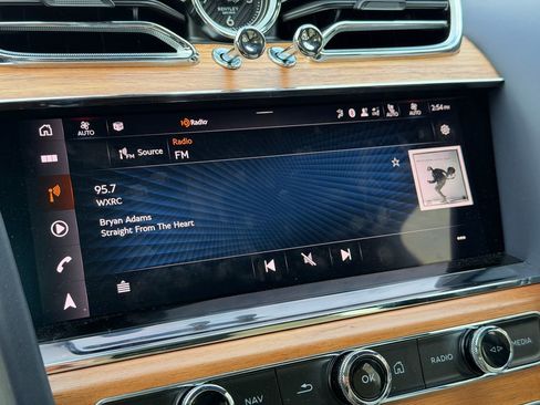 Used 2023 Bentley Bentayga image 21