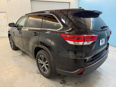 Used 2018 Toyota Highlander Plus w/ Carpet Mat Package (TMS) image 6