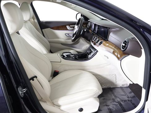 Used 2017 Mercedes-Benz E 300 4MATIC image 34