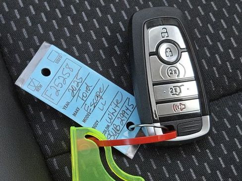 New 2025 Ford Escape SE image 28