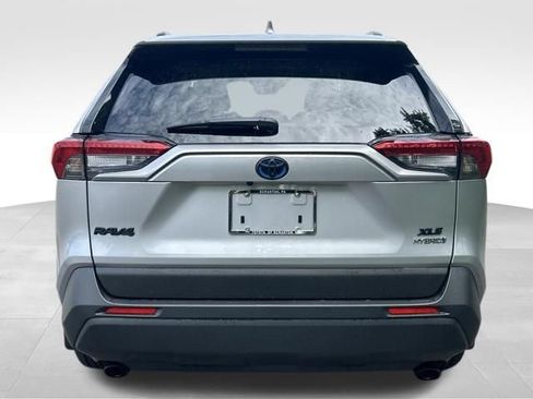 Used 2022 Toyota RAV4 XLE Premium AWD/4WD image 4
