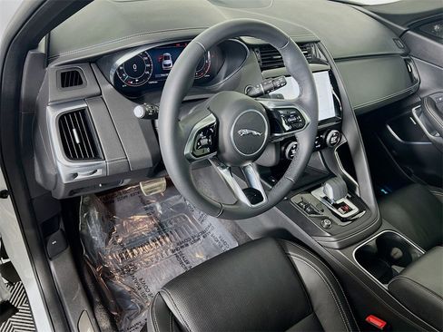 Certified 2024 Jaguar E-PACE R-Dynamic SE image 9