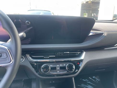 Used 2025 Buick Envista Sport Touring image 18