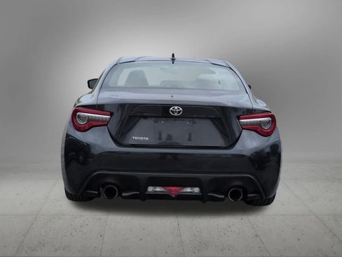 Used 2017 Toyota 86 RWD image 5