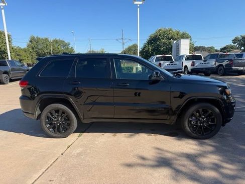 Used 2021 Jeep Grand Cherokee Laredo X AWD/4WD image 5