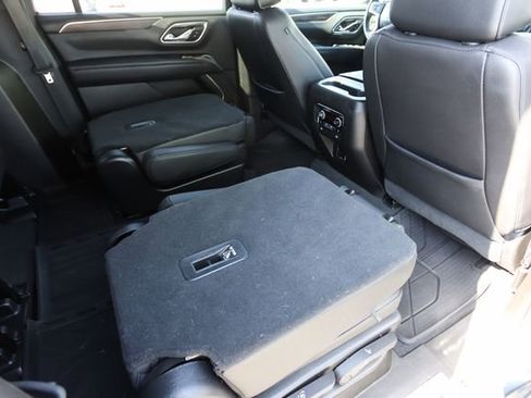 Used 2021 Chevrolet Suburban LT w/ Luxury Package image 55
