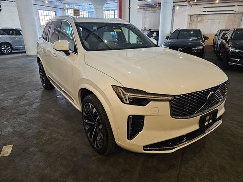 Certified 2025 Volvo XC90 B5 Plus AWD/4WD image 7