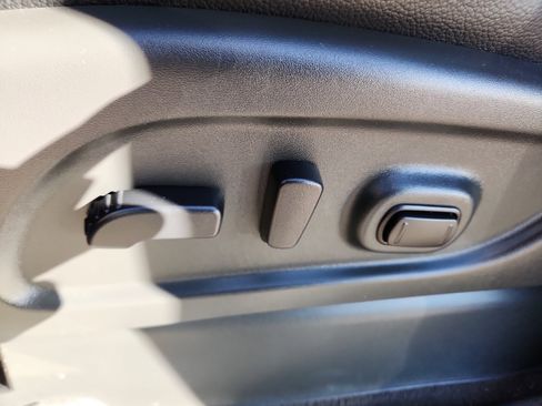 Used 2021 Nissan Titan PRO-4X w/ Pro-4x Convenience Package image 13